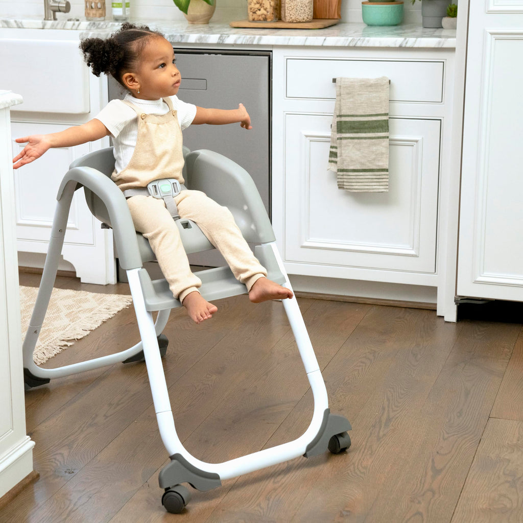 6-in-1 High Chair with 5 Point Harness and 2 Trays Y333