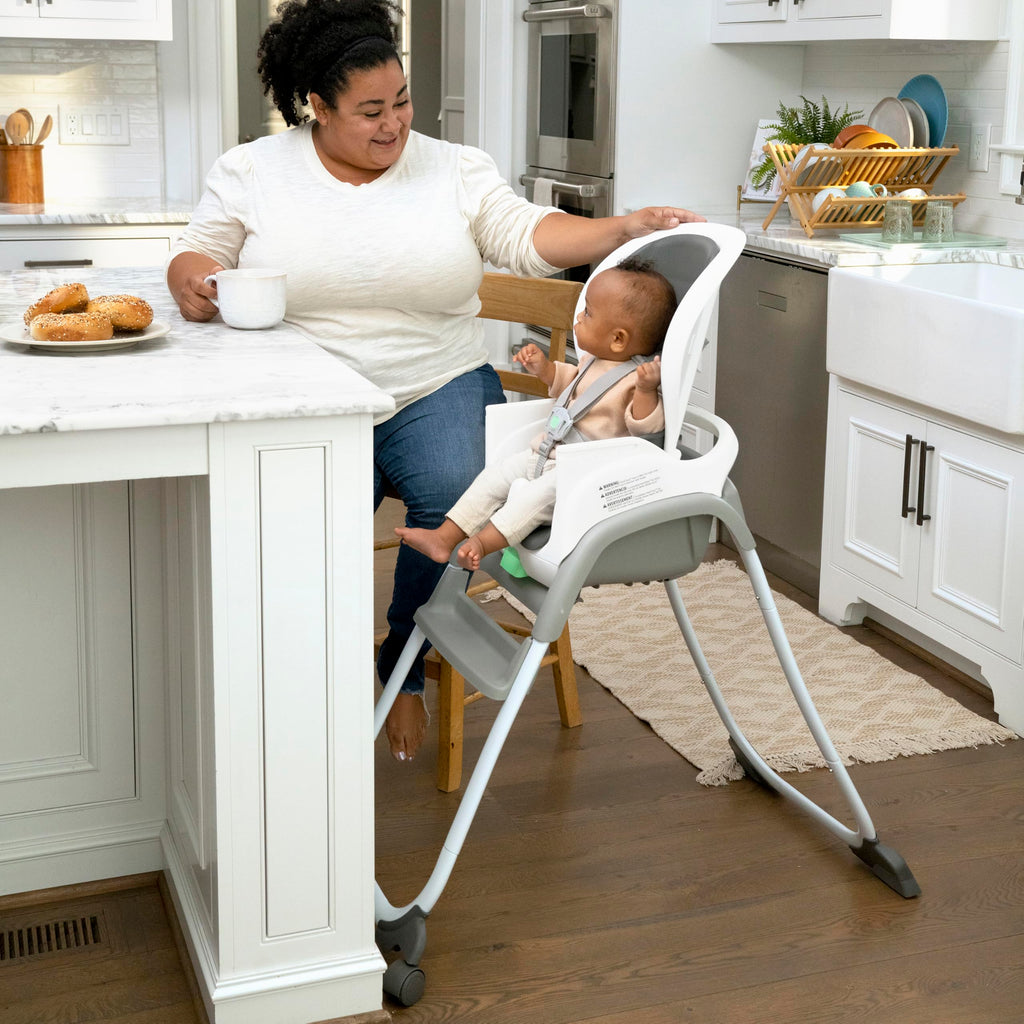 6-in-1 High Chair with 5 Point Harness and 2 Trays Y333